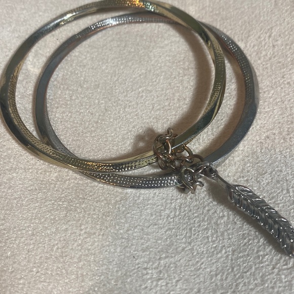 Jessica Simpson  braclet - Picture 3 of 9